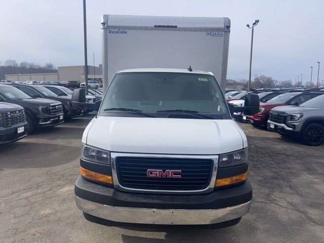 2026 GMC Savana Cutaway 3500 1WT
