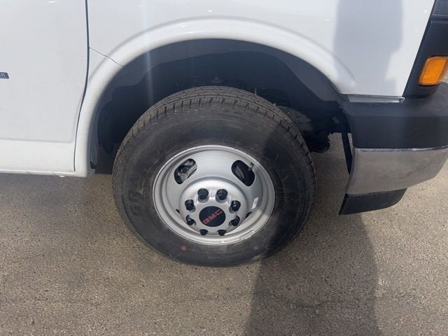 2026 GMC Savana Cutaway 3500 1WT