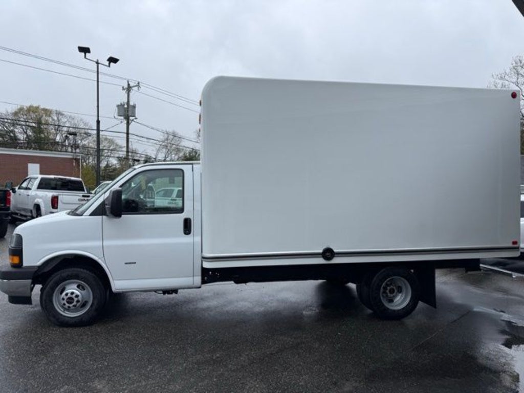 2026 GMC Savana Cutaway 3500 1WT