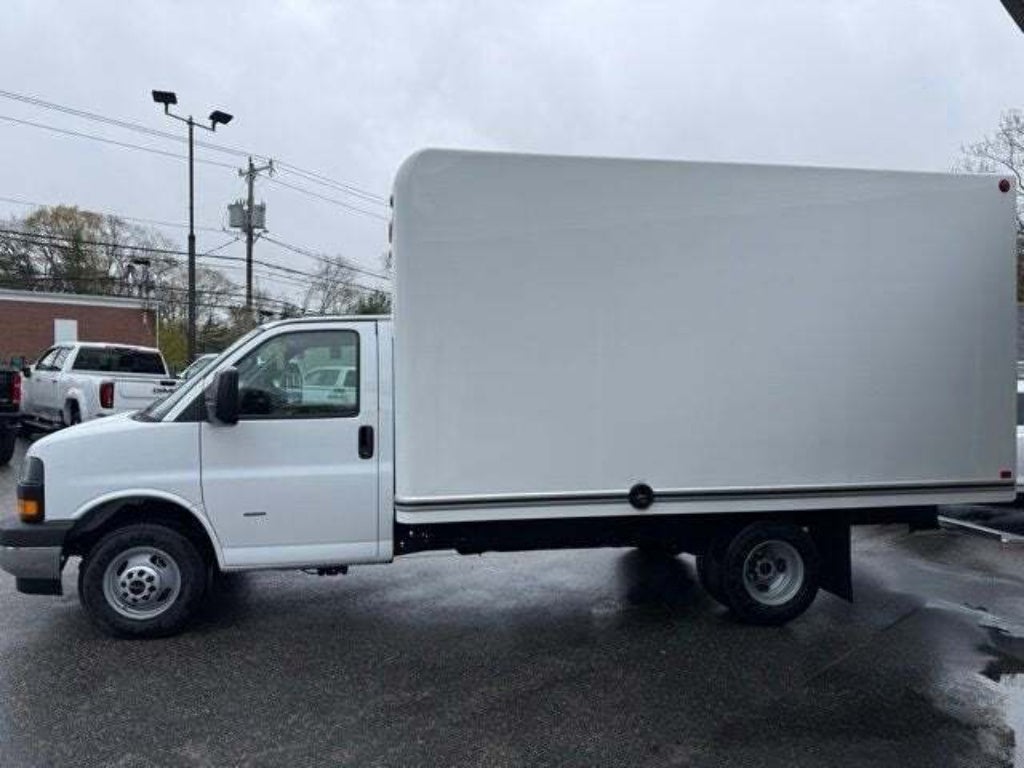 2026 GMC Savana Cutaway 3500 1WT