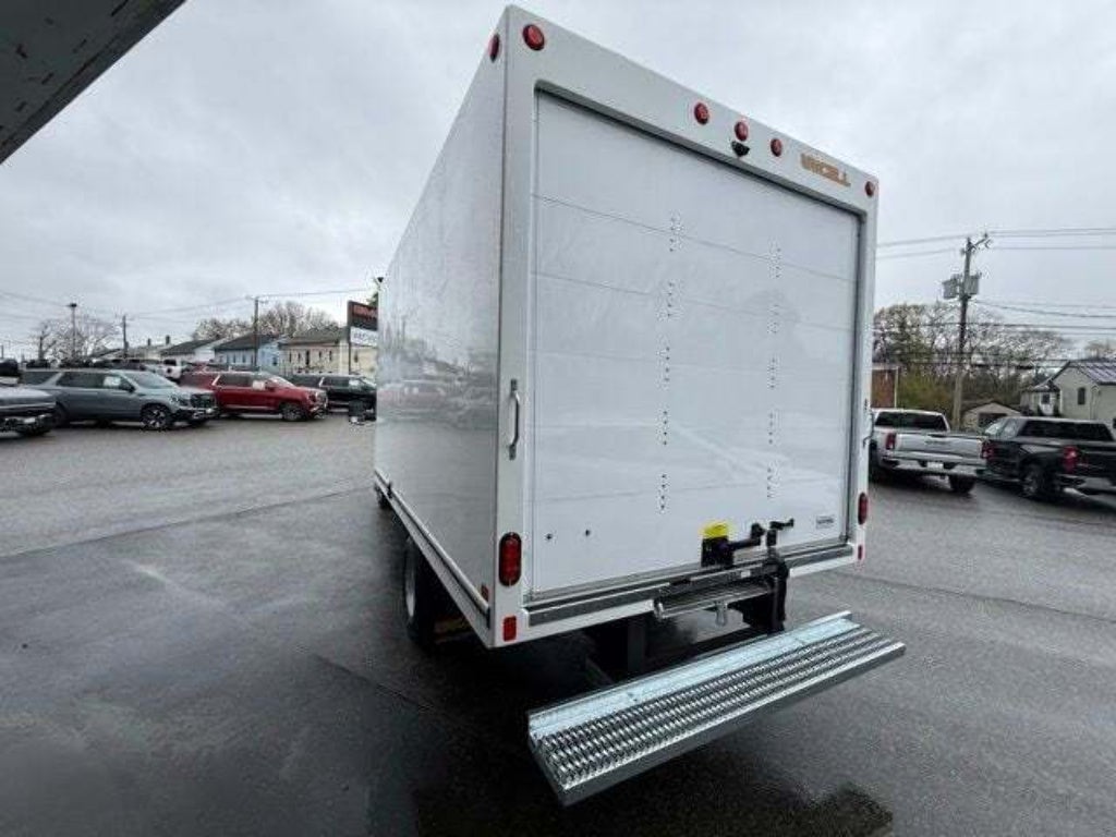 2026 GMC Savana Cutaway 3500 1WT