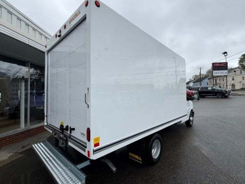2026 GMC Savana Cutaway 3500 1WT