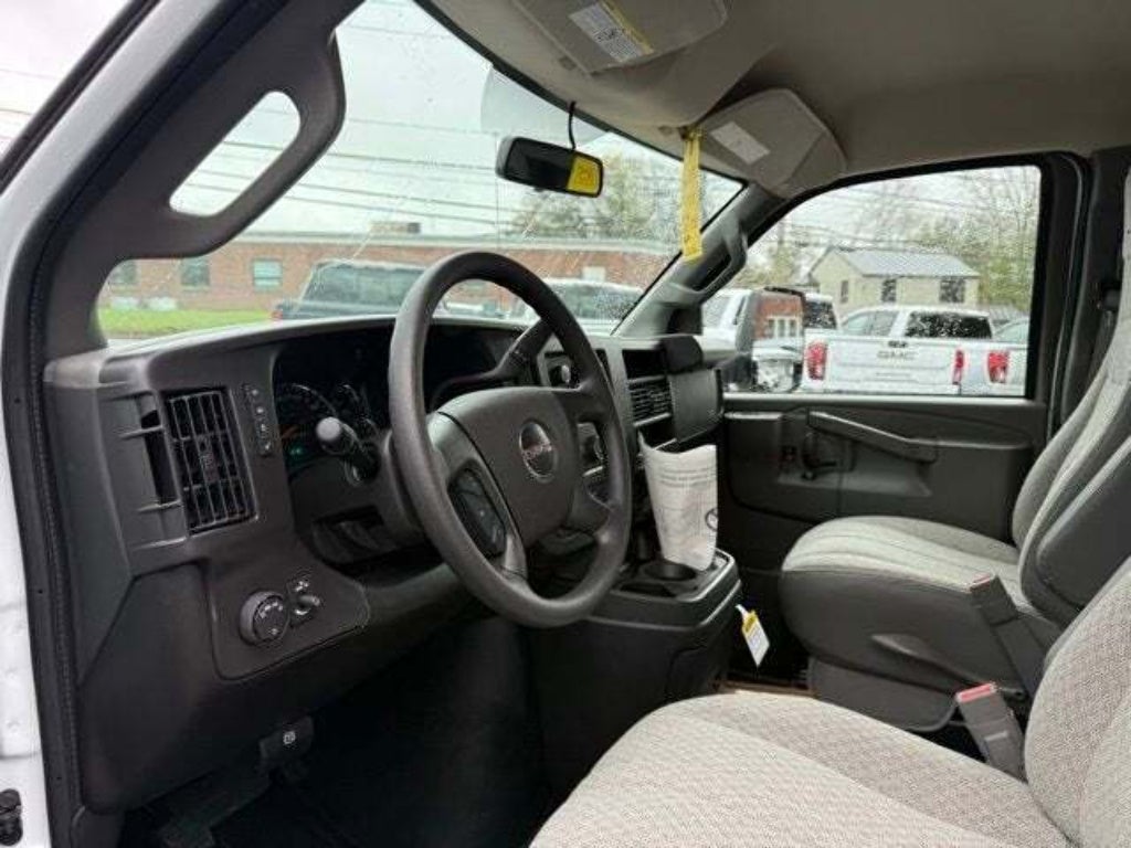 2026 GMC Savana Cutaway 3500 1WT