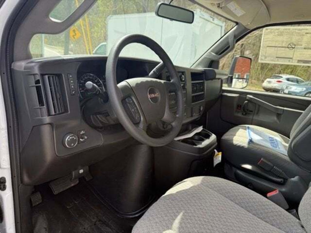 2026 GMC Savana Cutaway 3500 1WT