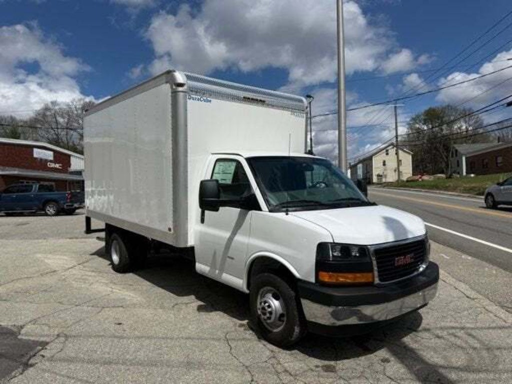 2026 GMC Savana Cutaway 3500 1WT