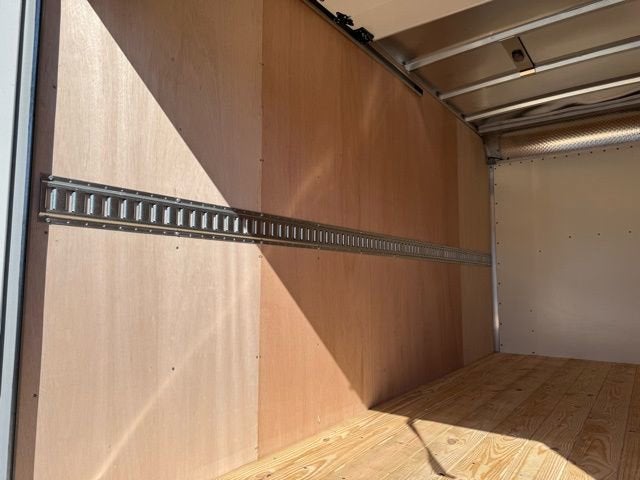 2026 GMC Savana Cutaway 3500 1WT